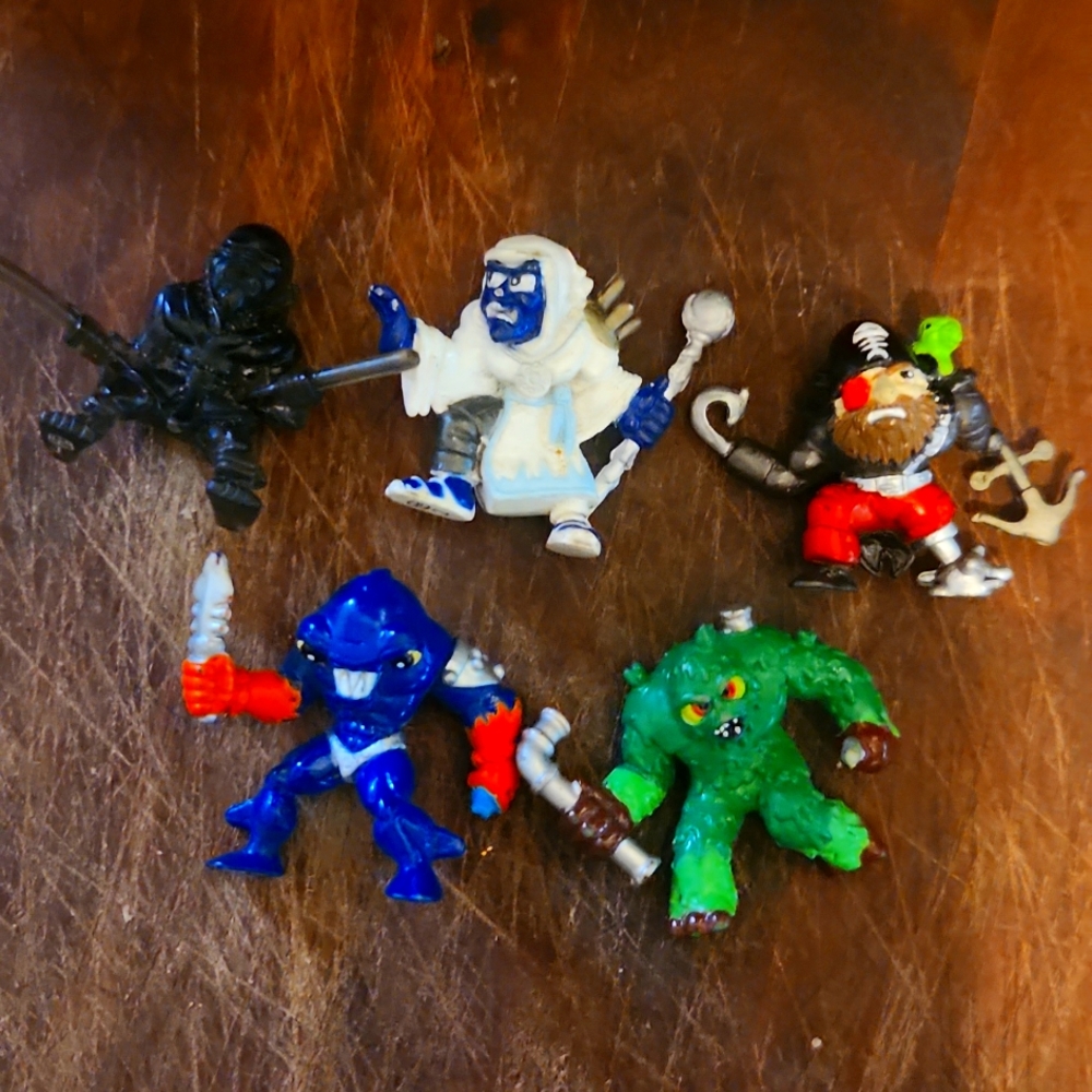 Fistful of Power Moose toy figures 5 in total fist full